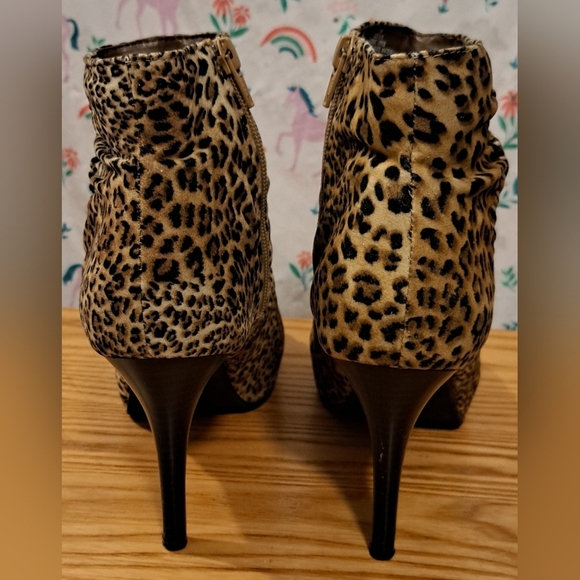 Y2K City Streets Leopard Cheetah Peep Toe Bootie Boot Heel Pump Shoe SZ 9M - Picture 5 of 7